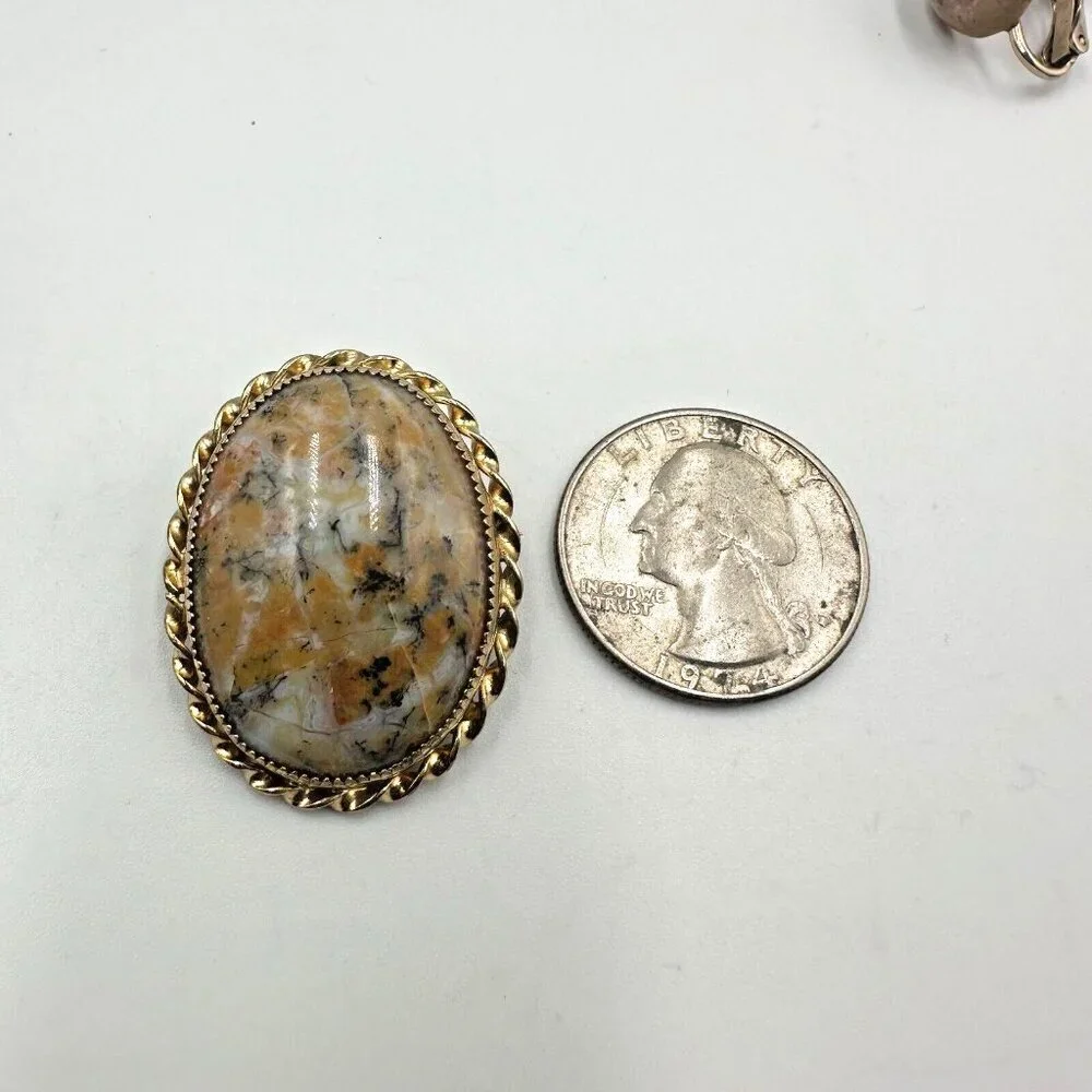 Vintage Brooch Earring Set Gold Tone Brown Marbled Stone Screw Back 1.5